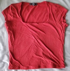 Vibe Scarlet Short Sleeve Tee